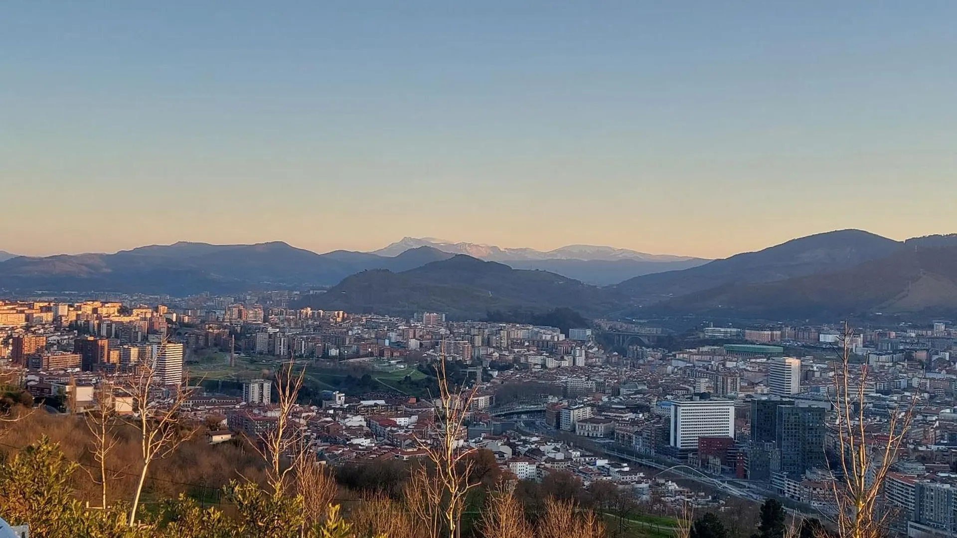 Homestay Bilbao Center Apt 90'S Parking